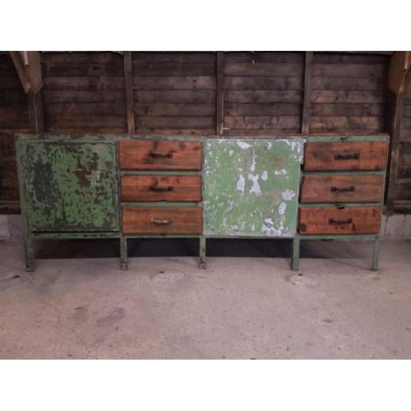 Oude werkbank balie dressoir